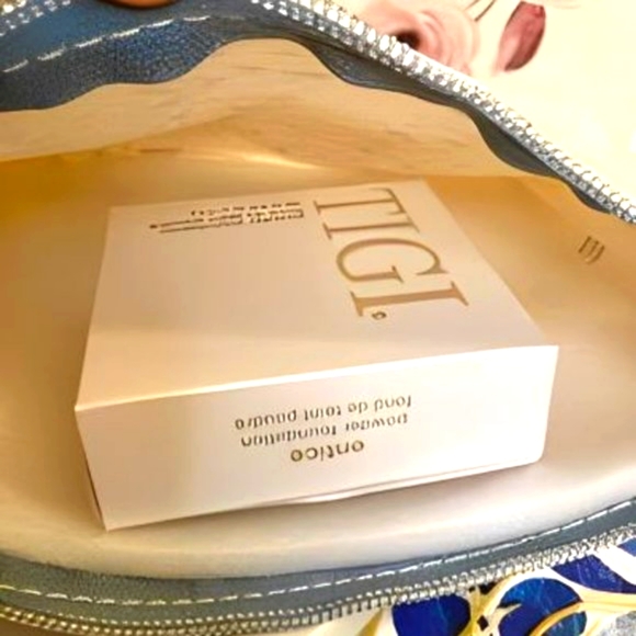 "Elevate Your Beauty: Ruby+Cash Makeup Pouch & TIGI Powder Foundation Duo" 💄✨ - Picture 5 of 10